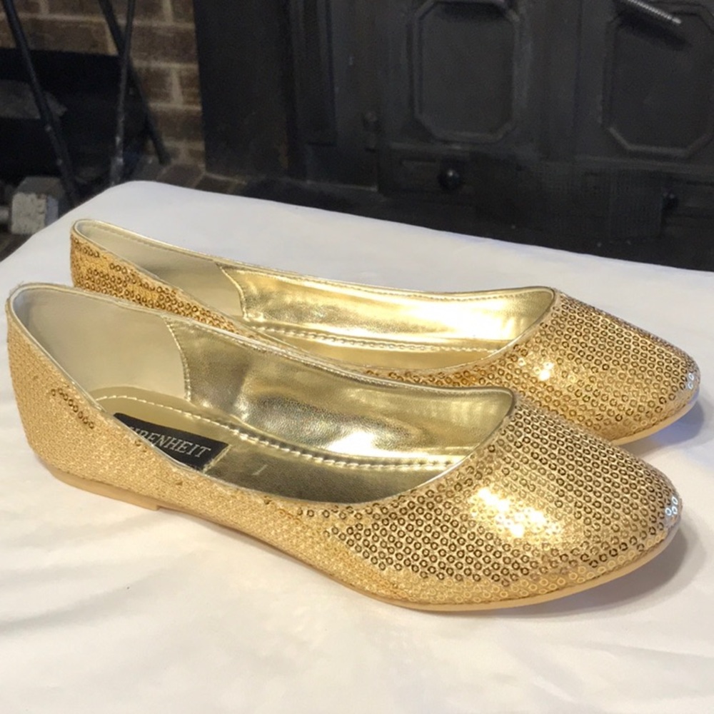 Flat superstar shoes! Golden slippers! 💛